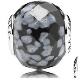 Pandora Essence “Believe” charm